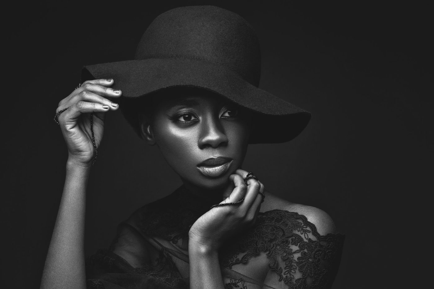 beautiful girl in black hat e1597981883301